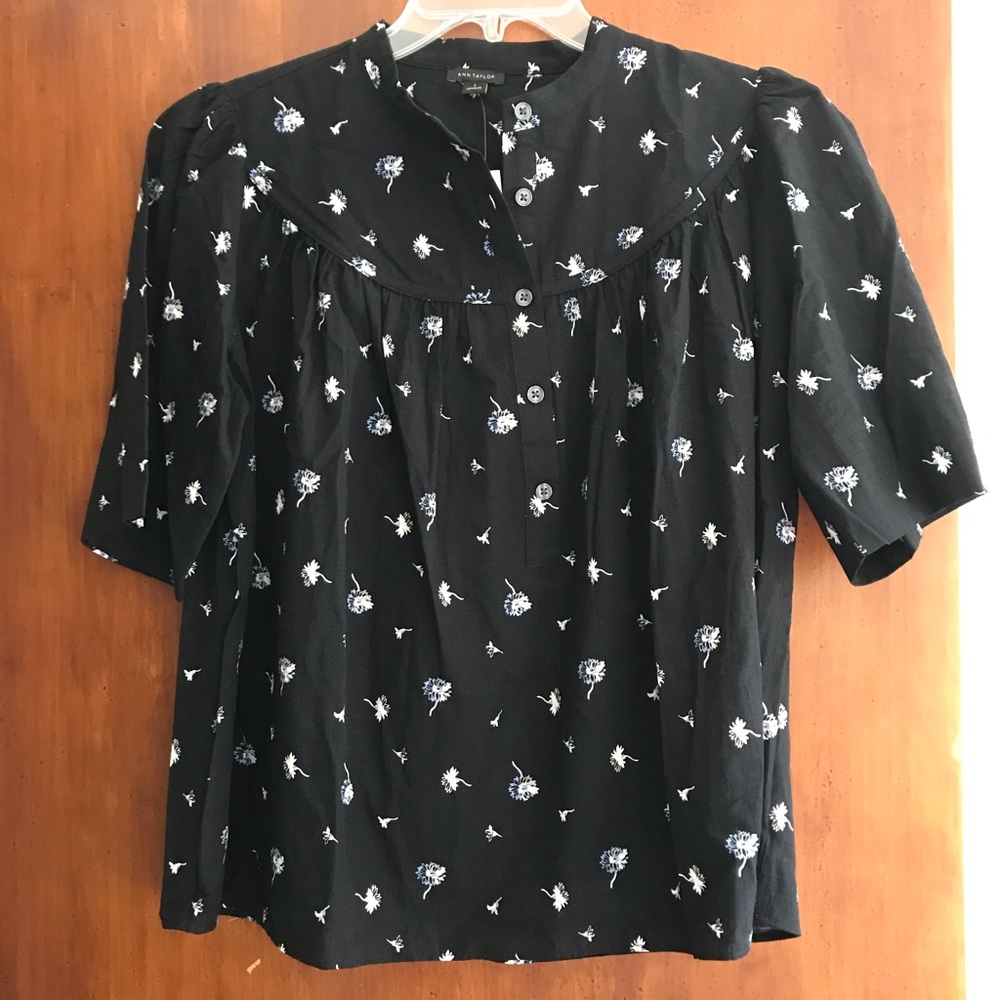 Womens NWT Ann Taylor short sleeve casual shirt size small